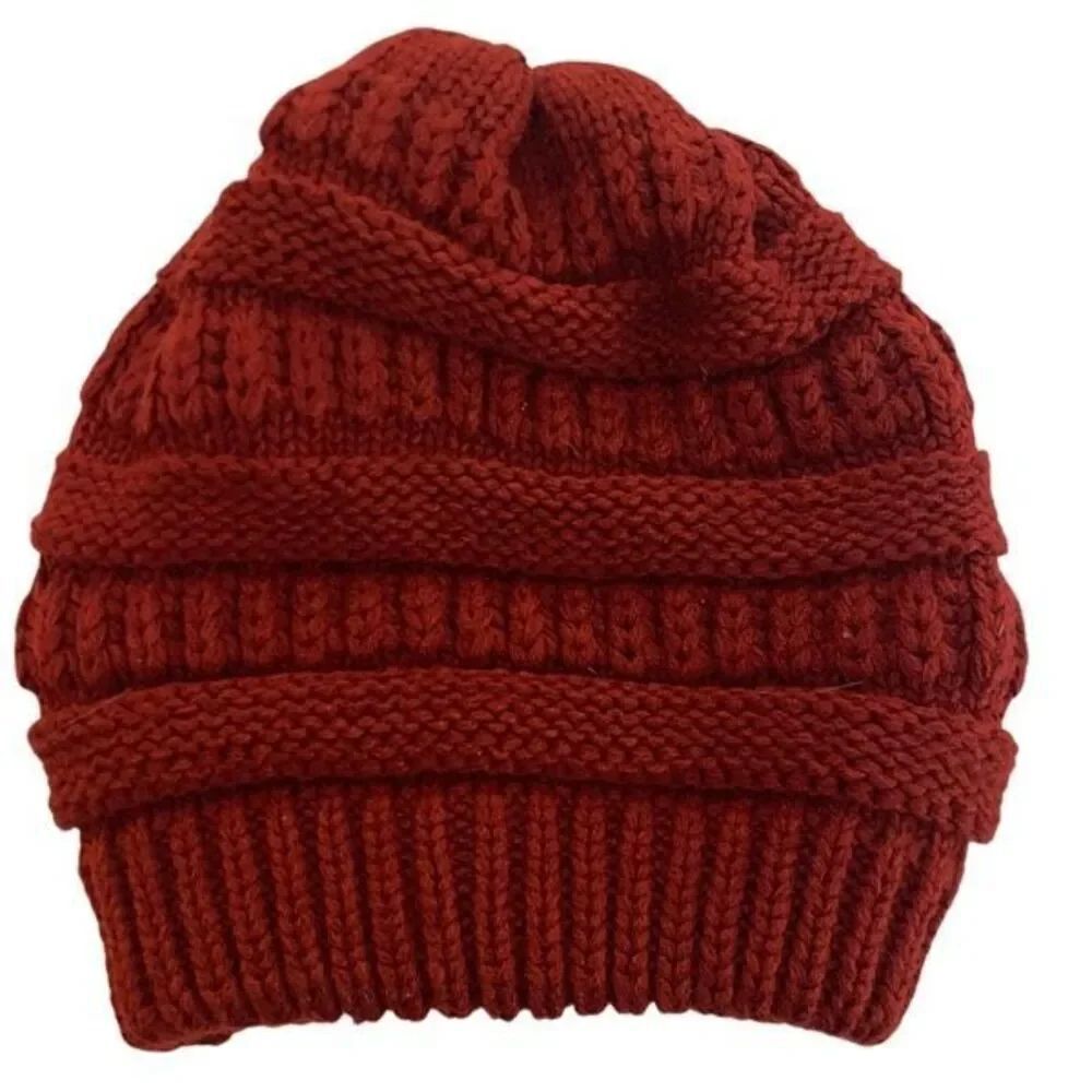 Wine colored slouchy beanie with 100% lining to protect hair
